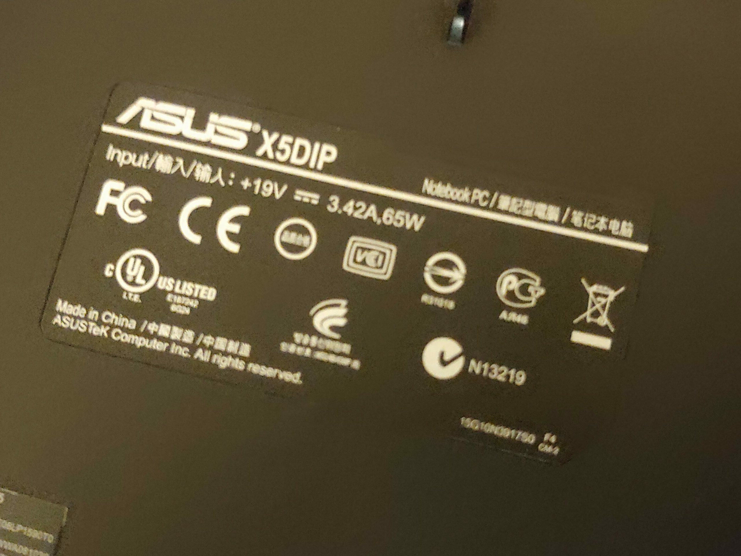 Etiqueta del portátil ASUS modelo X5DIP