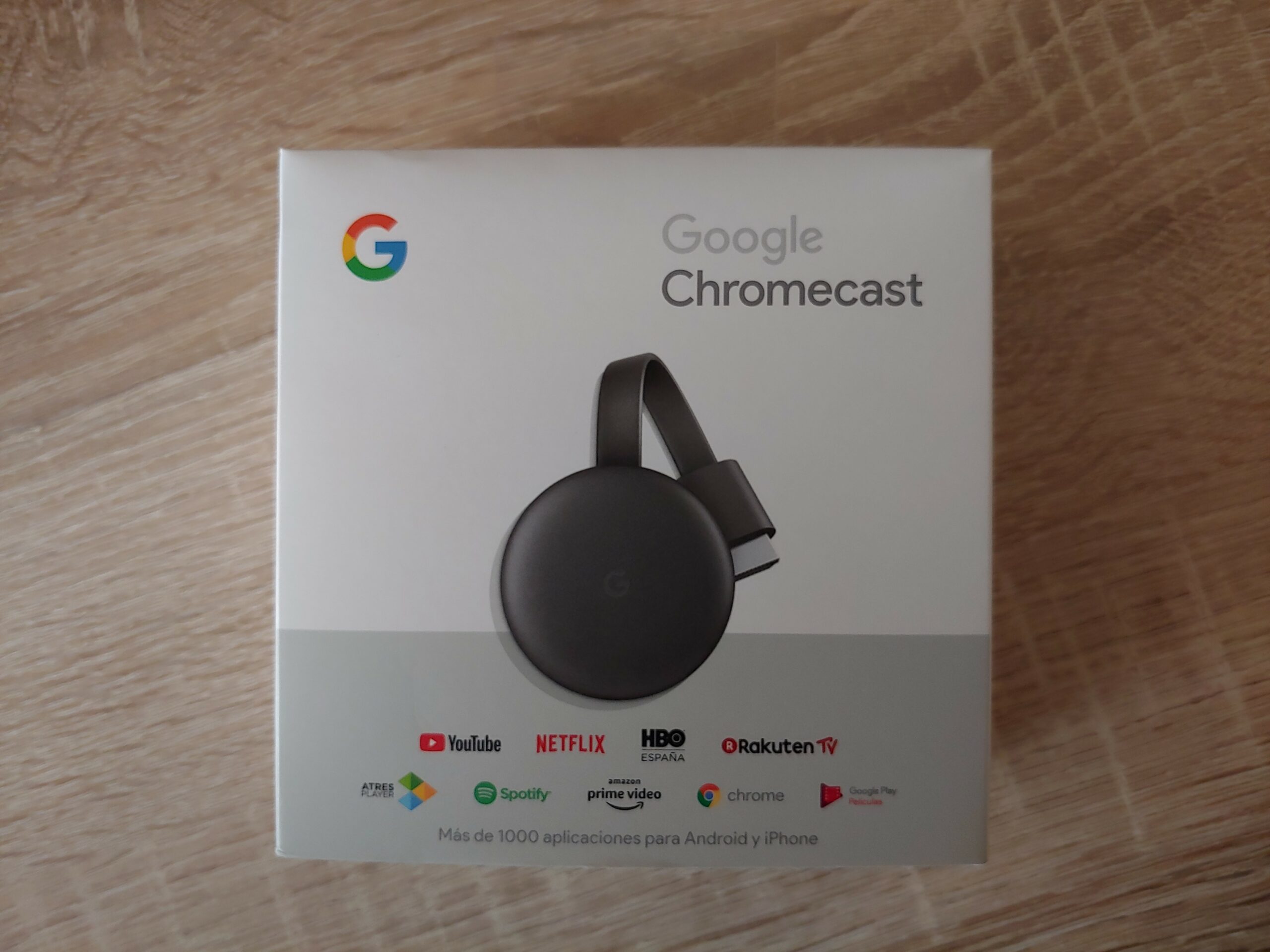 Fotografía frontal de la caja del Google Chromecast 3